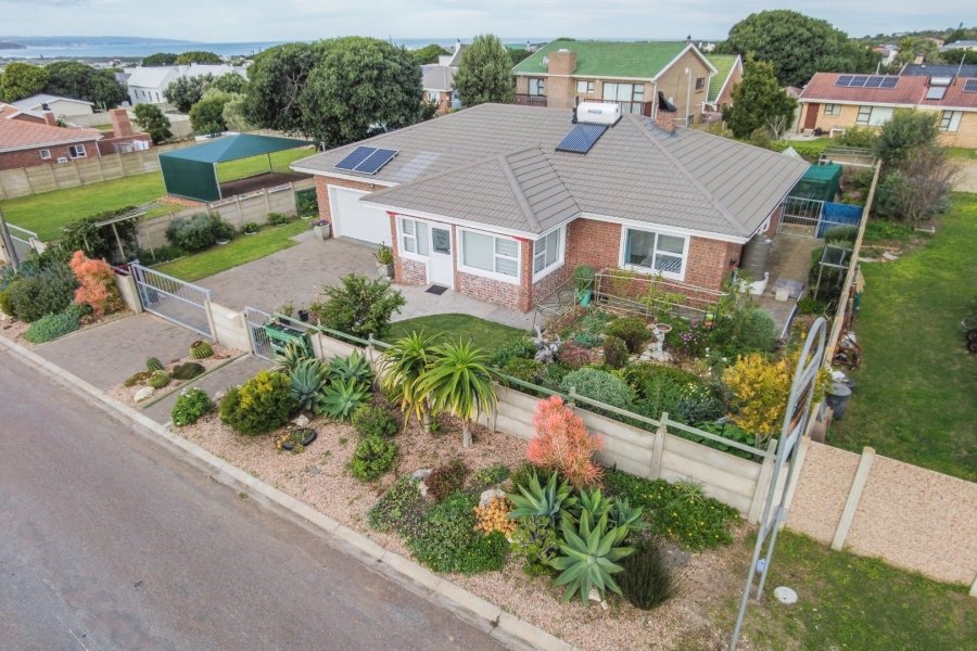 3 Bedroom Property for Sale in Stilbaai Wes Western Cape